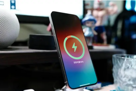 丰县苹果15换屏服务分享用什么充电器给iPhone15充电更好 